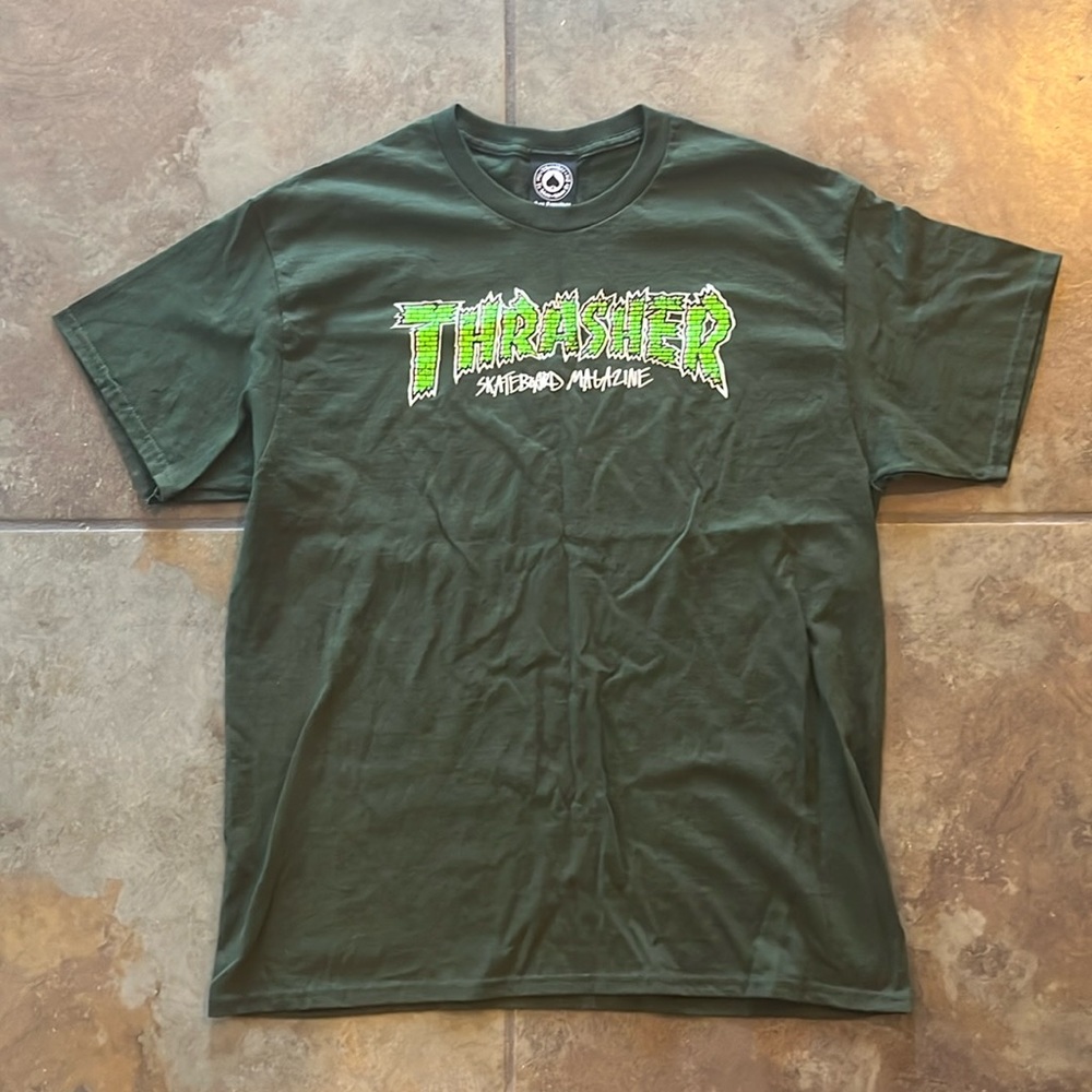 Dark green thrasher shirt, men’s XL, lightly worn, perfect condition, grunge
